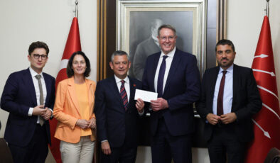 CHP Grup Başkanı Özgür Özel, Almanya Sosyal Demokrat Partisi Heyeti ile TBMM’de Bir Araya Geldi